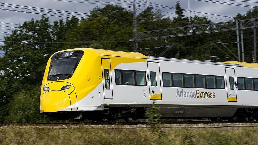 Alstom Coradia X3 är ett tågsätt tillverkat av Alstom som trafikerar Arlandabanan för Arlanda Express. Högsta hastighet för tågsätten är 200 km/h. Endast ett litet antal tågsätt, sju stycken, har tillverkats. X3 är ett fyrvagnars motorvagnstågsätt som är permanent sammankopplat. Totalt är tågsättet 93,4 meter långt och har en tomvikt av 193,2 ton, motsvarande 1,015 ton per sittplats. Vagnskorgarna (karosserna) är byggda av stålplåt. Totalt har tågsättet 16 axlar, varav hälften är drivna.