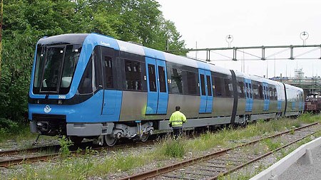 Det finns en på flera punkter avvikande C20-vagn, som har fått beteckningen C20F. Vagnkorgen är byggd med den nya tekniken FICAS.
Vagnkorgen har väggsidor tillverkade i kompositmaterial, en sandwichkonstruktion bestående av en kärna av cellplast täckt på bägge sidor med rostfri stålplåt. Detta gör att väggsidorna är tunnare jämfört med övrig vagnars väggar (cirka 25 mm istället för 100 mm). Därmed blev vagnen något rymligare invändigt (+15 cm) utan att den yttre profilen ändrats.
Vagnen fick även klimatanläggning i både förarhytten och passagerarutrymmet, det vill säga luften kan inte bara värmas utan även kylas, något som är speciellt viktigt heta sommardagar. Utvändigt avviker C20F genom att den har släta vagnssidor istället för korrugerade, som övriga C20. Vagnen har tilldelats individnummer 2000 med namnet Inkognito. Den 22 maj 2012 döptes den dock om till Elvira då C20 2012 som tidigare hetat Elvira döptes om till Estelle med anledning av Prinsessan Estelles dop.